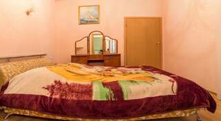 Гостиница Vostorg Mini Hotel Алушта Номер с 2 двуспальными кроватями "queen-size" (160х200см)-4