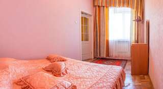 Гостиница Vostorg Mini Hotel Алушта Номер с 2 двуспальными кроватями "queen-size" (160х200см)-9